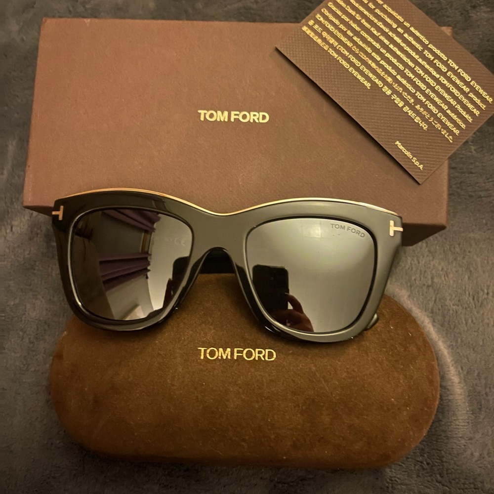 Here’s your chance to get a steal for Tom Ford sunglasses ☀️😎